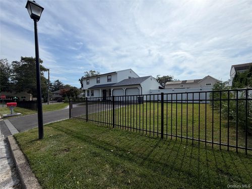 24 New Jersey St, Dix Hills, NY, 11746-6854 | Card Image