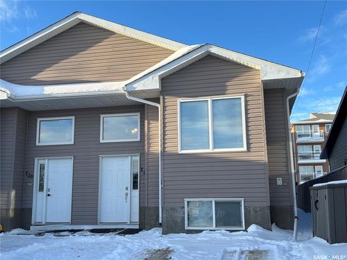 124 1st Ave W, Kindersley, SK, S0L1S0 | Card Image