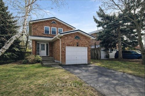 9 Tralee St, Brampton, ON, L6Z2X4 | Card Image