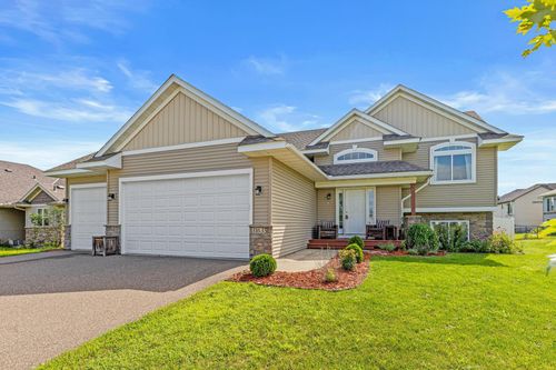 31635 Mcguire Trl, Lindstrom, MN, 55045-8111 | Card Image