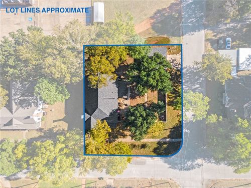 1007 S Magnolia St, Hearne, TX, 77859-3708 | Card Image