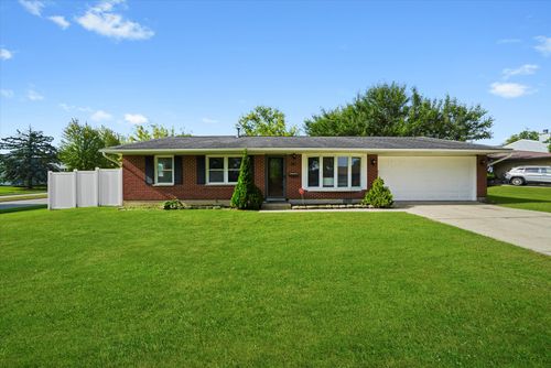 821 Surrey Dr, Streamwood, IL, 60107-2132 | Card Image