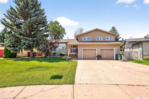 1645 General Cres, Moose Jaw, SK, S6H6M2 | Card Image