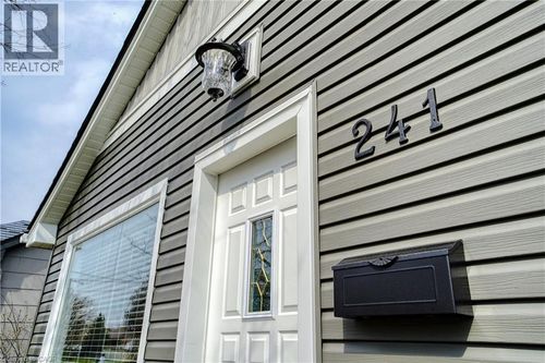 b-241 Guelph Avenue, Cambridge, ON, N3C1A9 | Card Image