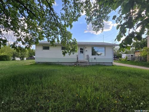 33 4th Ave, Central Butte, SK, S0H0S0 | Card Image