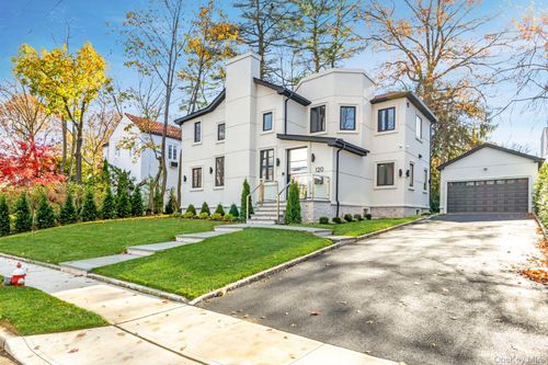 120 Baker Hill Rd, Great Neck, NY, 11023-1658 | Card Image