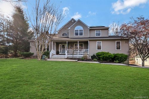 4 Apple Ln, Wading River, NY, 11792-1200 | Card Image