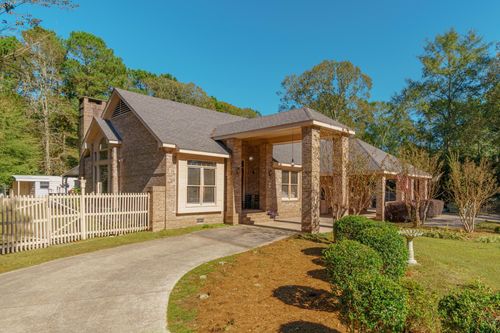 18 Woodchuck Dr, Hattiesburg, MS, 39402-9530 | Card Image