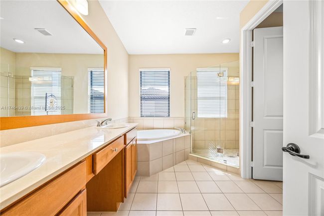 3346 W 96 Th Pl, House other with 3 bedrooms, 3 bathrooms and null parking in Hialeah FL | Image 27