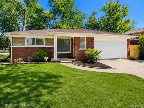 29492 Geraldine Dr, Warren, MI, 48093-5243 | Card Image