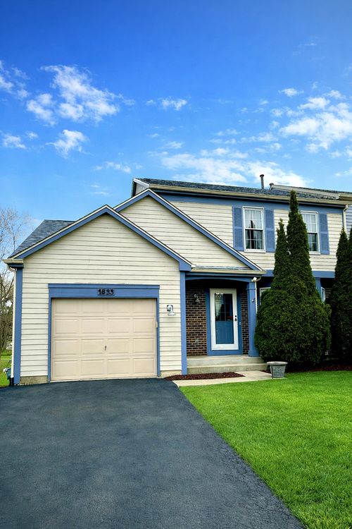 1833 Barnhill Dr, Mundelein, IL, 60060-1482 | Card Image