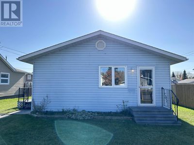 625 3 Rd St W, Home with 2 bedrooms, 1 bathrooms and null parking in Fort Frances ON | Image 3