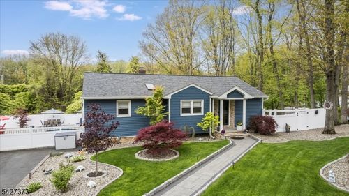 30 Foxcroft Rd, Denville, NJ, 07834-3102 | Card Image