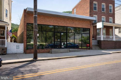 1413 W Market St, Pottsville, PA, 17901-2208 | Card Image