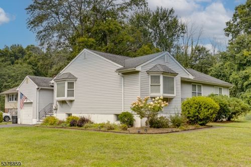 60 White Oak Rd, Parsippany, NJ, 07054-2326 | Card Image