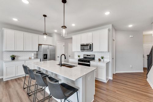 17967 Giants Way, Lakeville, MN, 55044-5202 | Card Image