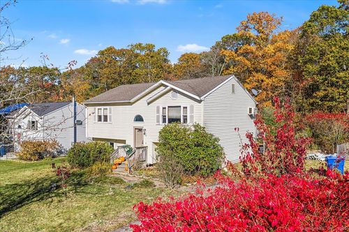 79 Cottonwood Ln, Uncasville, CT, 06382-2009 | Card Image