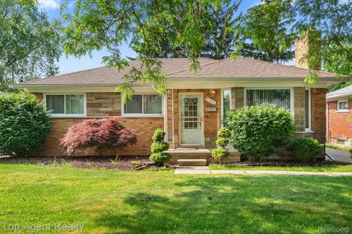 17090 Collinson Ave, Eastpointe, MI, 48021-3044 | Card Image