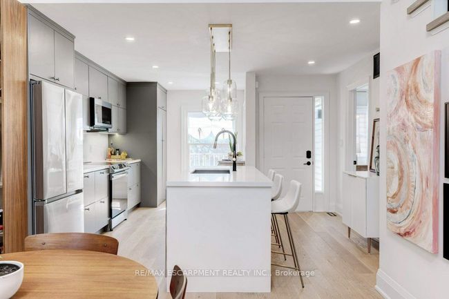 308 - 1210 Thorpe Rd, Condo with 3 bedrooms, 2 bathrooms and 1 parking in Burlington ON | Image 5