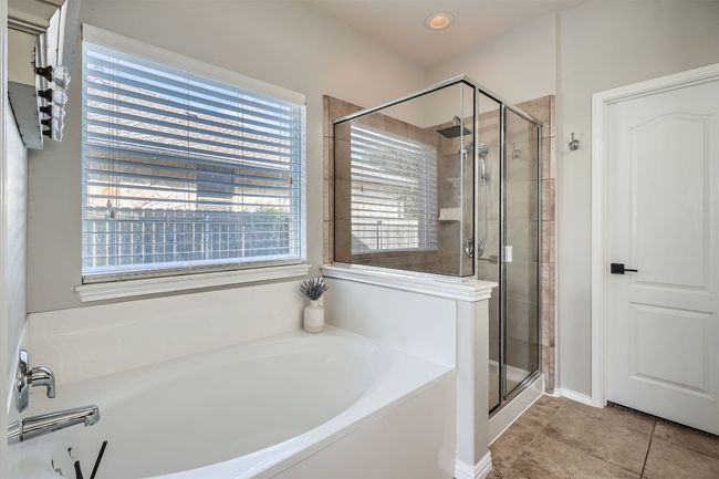 811 Clear Springs Holw, House other with 4 bedrooms, 3 bathrooms and null parking in Buda TX | Image 12