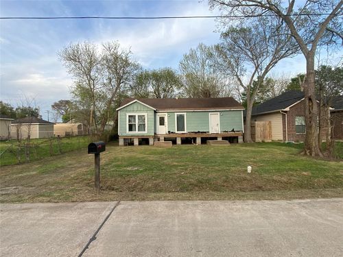4605 Dakota St, Dickinson, TX, 77539-6658 | Card Image