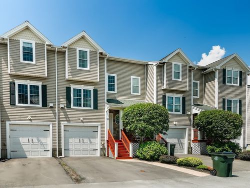 15-40 Winchester Ln, Fall River, MA, 02721-5134 | Card Image
