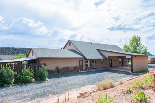 893 W Foothill Dr, Apple Valley, UT, 84737-4828 | Card Image