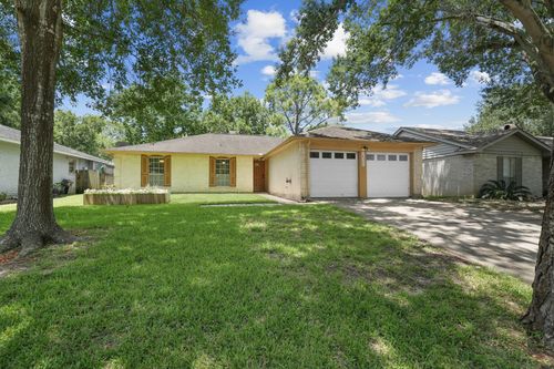 16306 Forest Bend Ave, Friendswood, TX, 77546-3318 | Card Image