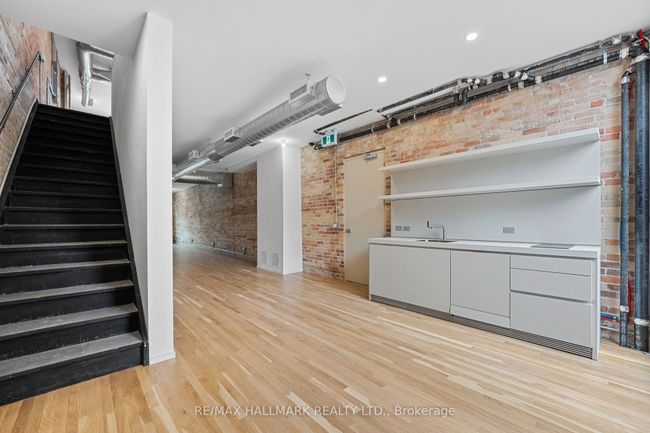 200 - 974 Queen St E, Home with 0 bedrooms, 1 bathrooms and null parking in Toronto ON | Image 12