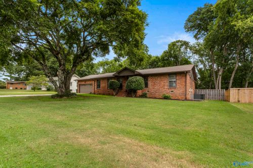 8505 Hickory Hill Ln Se, Huntsville, AL, 35802-3553 | Card Image
