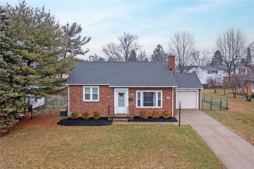 686 Barnard Ave, Mansfield, OH, 44903-1830 | Card Image