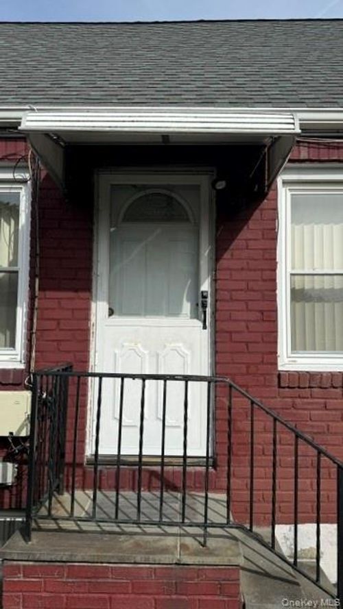 2-264 82nd Ave, Glen Oaks, NY, 11004-1550 | Card Image