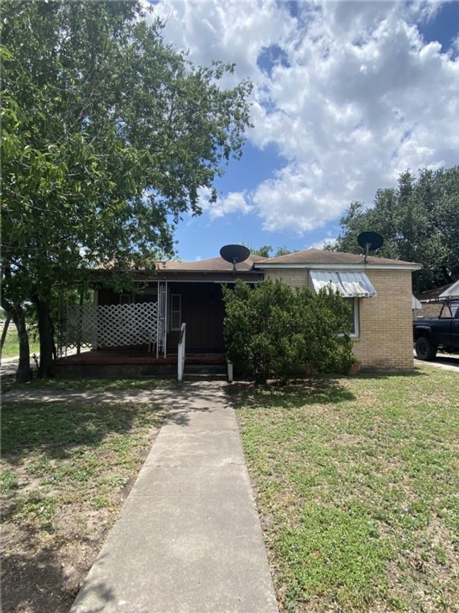 1040 E 5 Th St, House other with 2 bedrooms, 1 bathrooms and 4 parking in Alice TX | Image 12