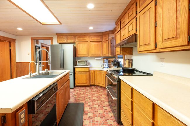 925 W Spruce St, House other with 3 bedrooms, 2 bathrooms and null parking in Missoula MT | Image 35