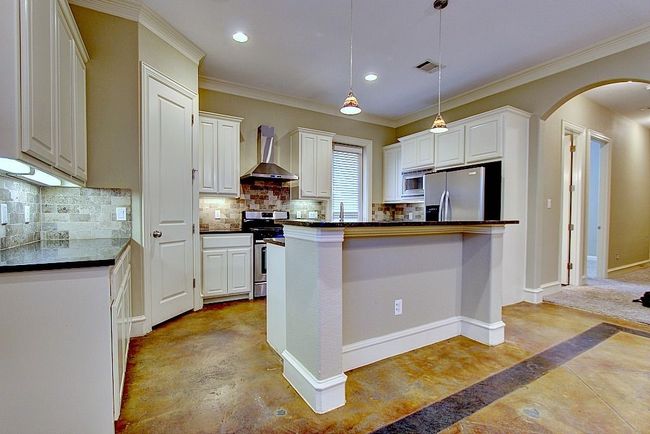 Kitchen with Granit Countertops, Pantry and Plenty of Cabinet Space | Image 10