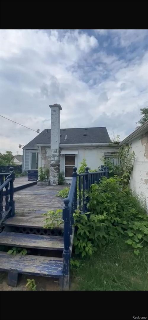 26735 Annapolis St, Dearborn Heights, MI, 48125-1302 | Card Image