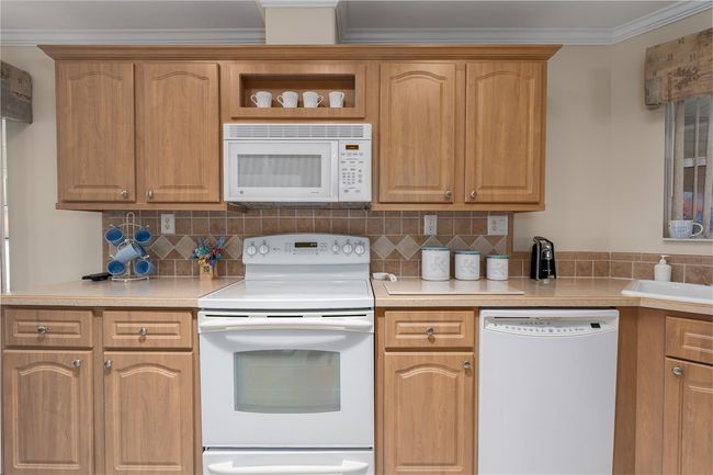 8424 Regal Way, House other with 3 bedrooms, 2 bathrooms and null parking in PALMETTO FL | Image 6