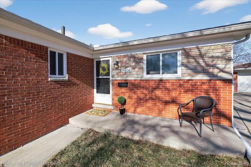 29806 Malvern St, Westland, MI, 48185-2526 | Card Image