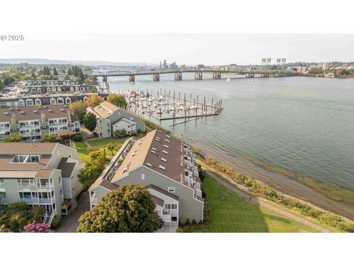 125 N Hayden Bay Dr, Portland, OR, 97217-7961 | Card Image