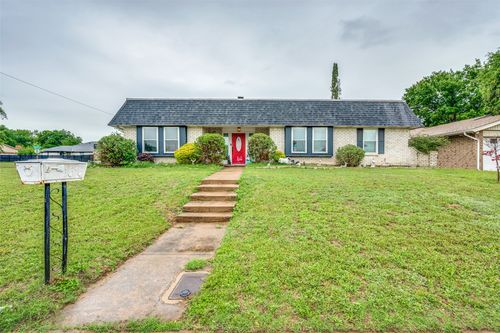 1616 Country Manor Rd, Fort Worth, TX, 76134-3630 | Card Image