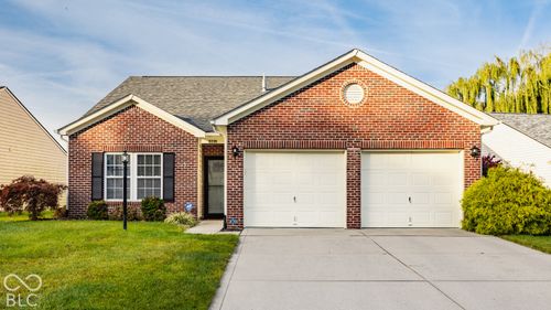 12226 Sagamore Woods Dr, Fishers, IN, 46037-3980 | Card Image