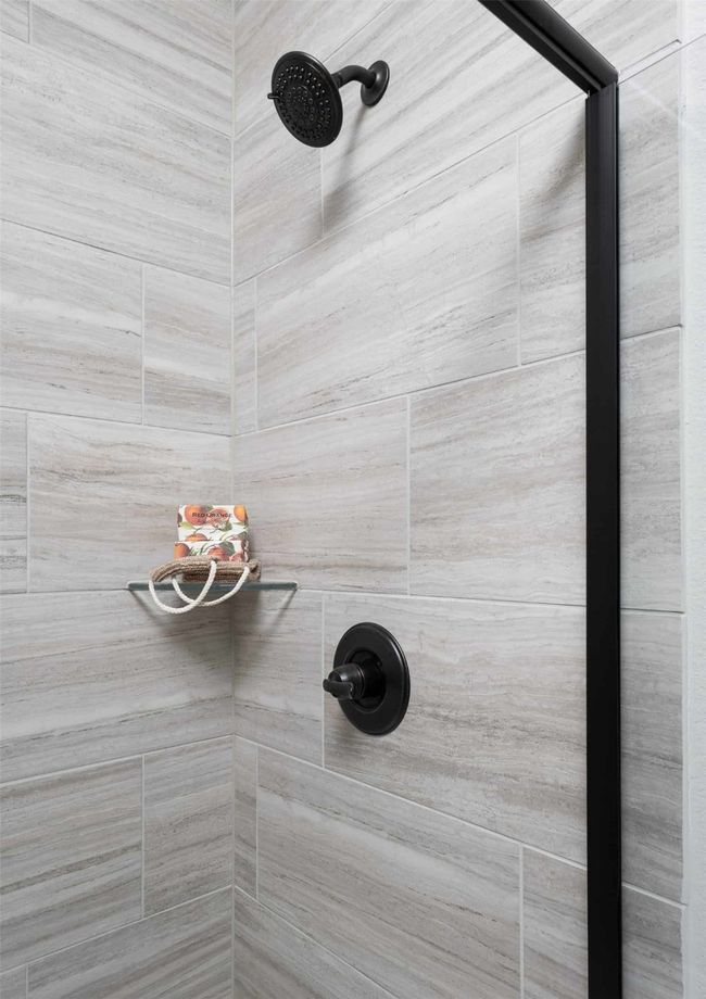 Primary Bathroom | Image 15
