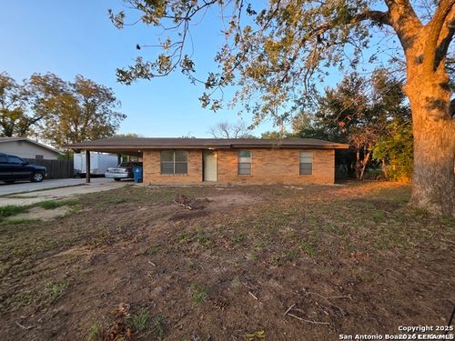 915 E Frio St, Pearsall, TX, 78061-4005 | Card Image