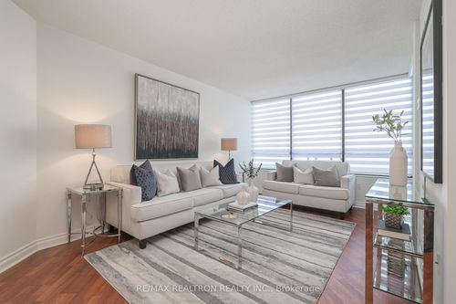 901-7460 Bathurst St, Thornhill, ON, L4J7K9 | Card Image