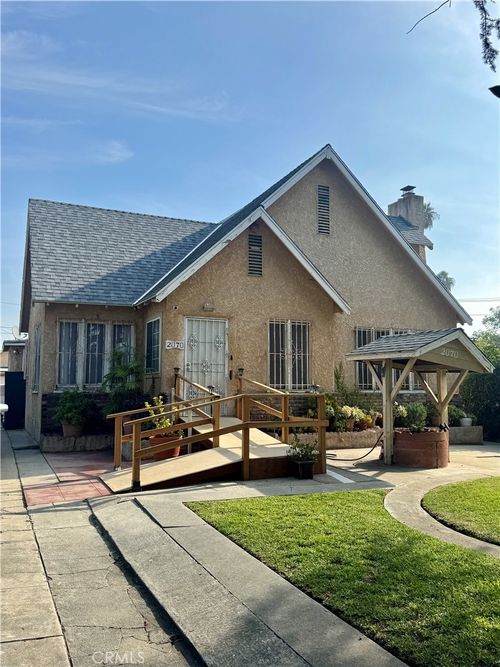 2070 El Sereno Ave, Pasadena, CA, 91103-1712 | Card Image