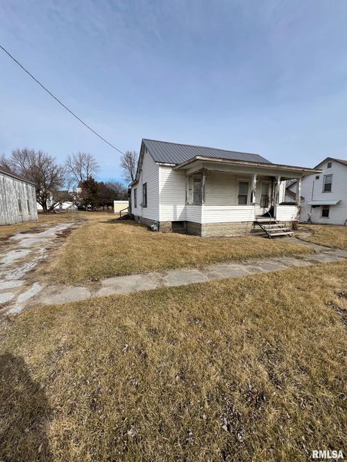 106 E Center St, West Point, IL, 62380-1102 | Card Image