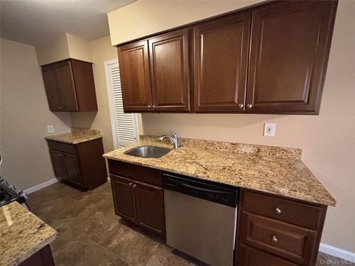 apt-92-4 Colonial Rd, Beacon, NY, 12508-1754 | Card Image