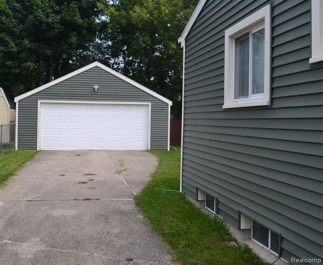 909 Kendon Drive, Home with 3 bedrooms, 1 bathrooms and null parking in Lansing MI | Image 4