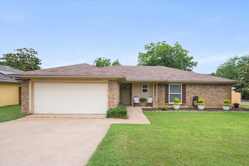 4701 Elkwood Ln, Arlington, TX, 76016-1826 | Card Image