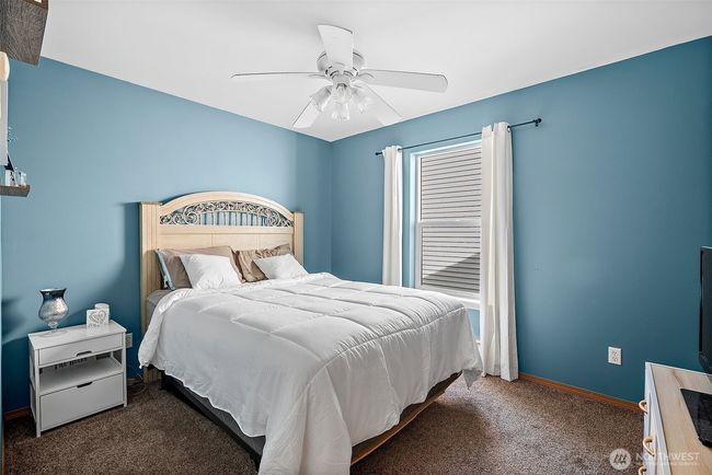 Upper level bedroom. | Image 25